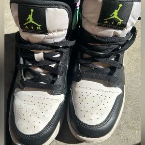 Nike Air Jordan 1 Mid ‘Pastel’ Volt Green Glow